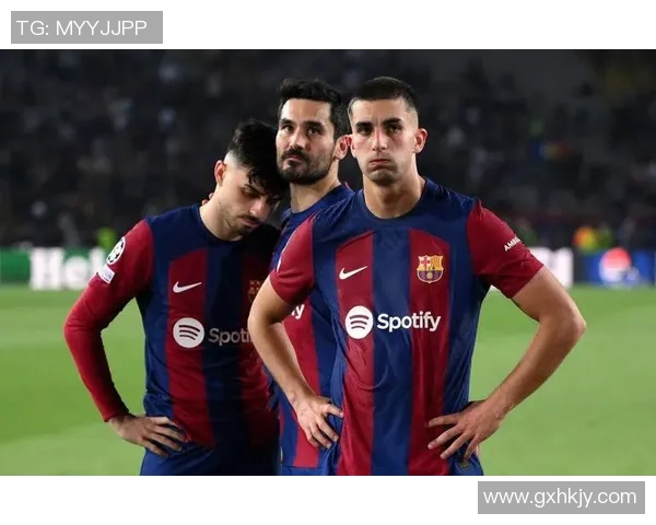 欧冠焦点战巴萨与曼城互交白卷争议判罚引发全场热议