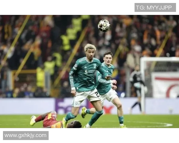 欧冠激战：拜仁与利物浦战成平局神奇扑救点燃全场激情